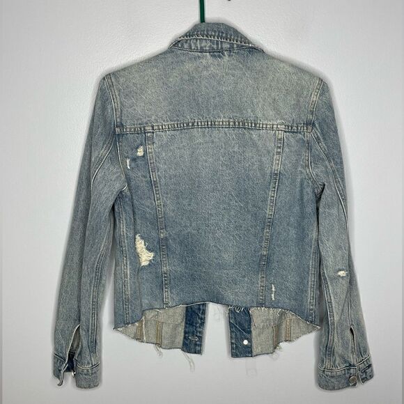 BLANK NYC Women’s Distressed Denim Jean Jacket sz small - Picture 3 of 4